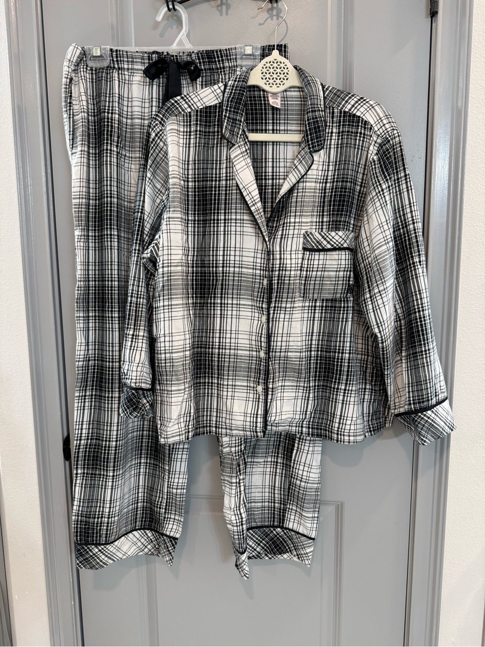 Victoria's Secret Black & White Plaid Pajama Set - Picture 1 of 6